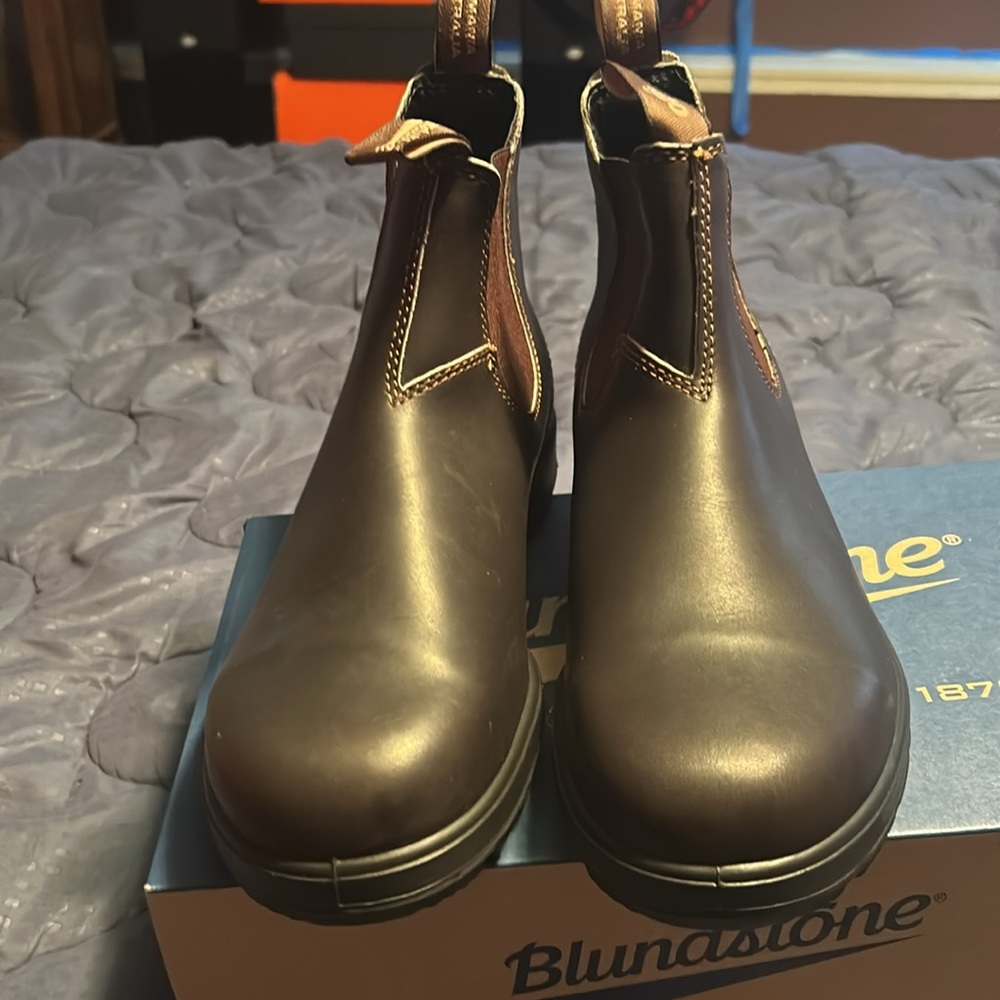 Elastic sided boot - Picture 2 of 6